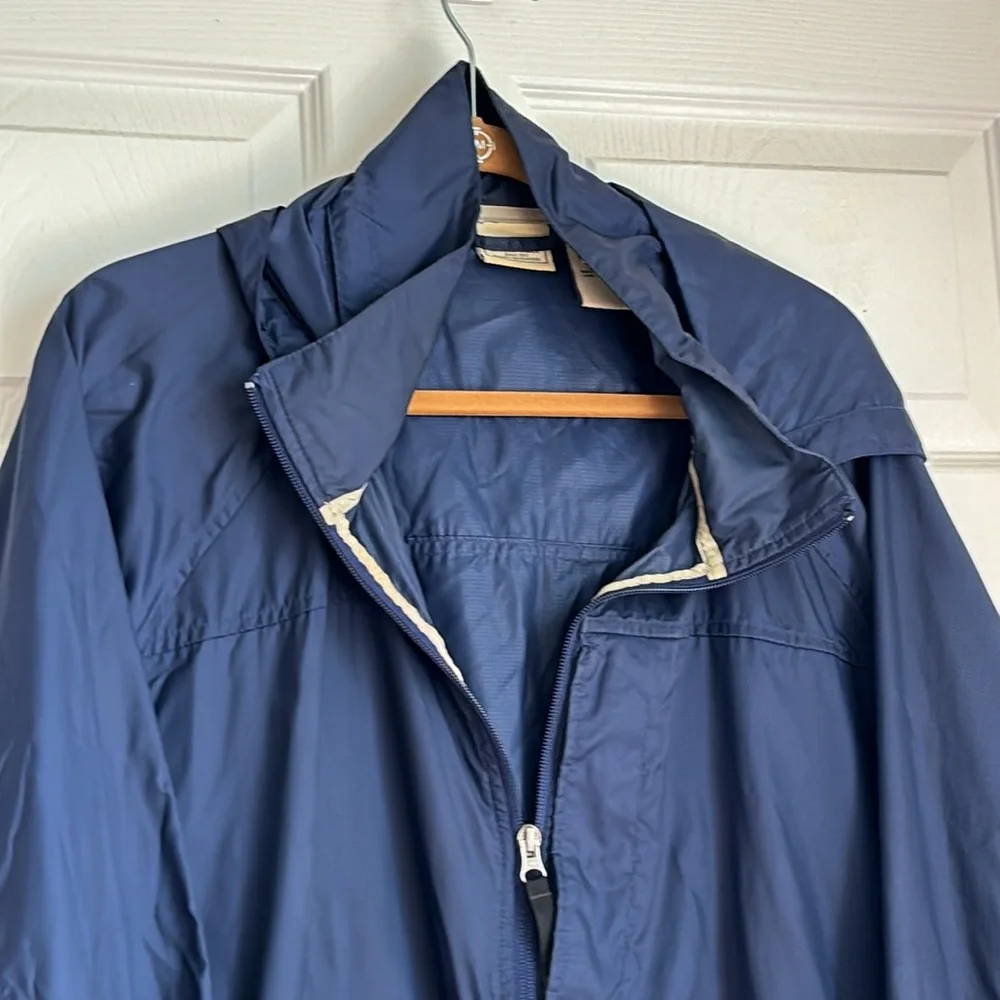 LL BEAN Men’s size XXL Nylon navy blue zip up windbreaker with Roll up hood